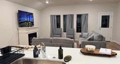 Lake view 4-bedroom house in Oklahoma City