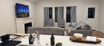 Lake view 4-bedroom house in Oklahoma City