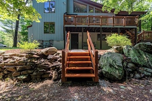 Exterior - Creekside Retreat Sauna Fire Pit 3BDR (East Stroudsburg)