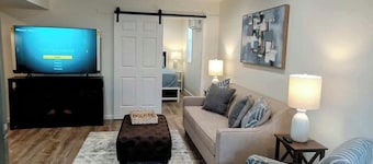 2-bedroom apartment in peaceful Round Hill a walk to Sleeter Lake