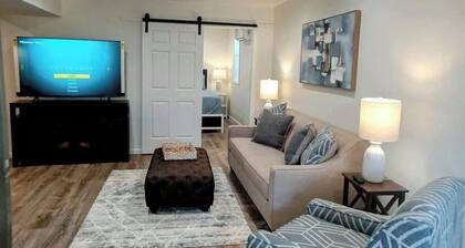 2-bedroom apartment in peaceful Round Hill a walk to Sleeter Lake
