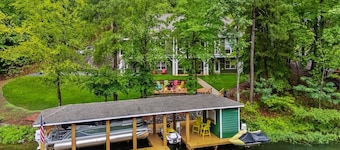 Lakefront Retreat w Dock, Kayaks & Game Room!