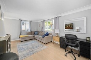 Living area - Entire 3-bedroom house in peaceful Toledo with air conditioning (Toledo)