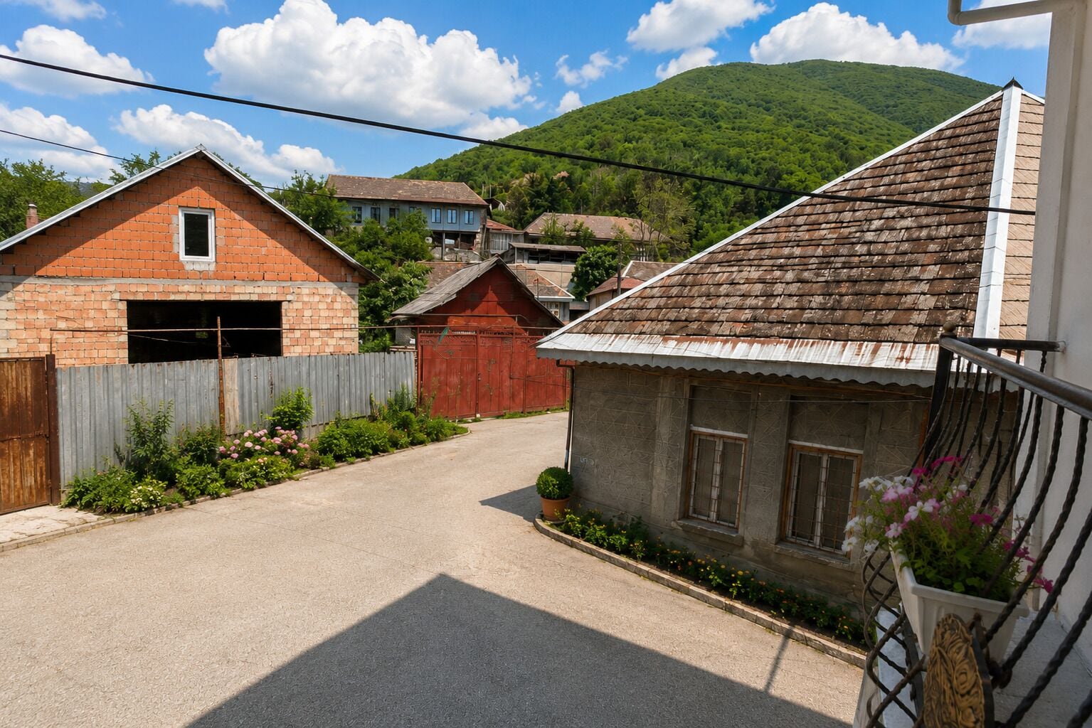 Comfort Double or Twin Room, Mountain View | Property grounds