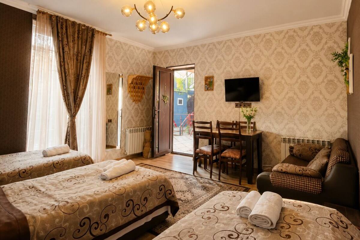 Habitación cuádruple Confort, vistas al jardín | Escritorio, espacio para trabajar con un portátil, wifi gratis