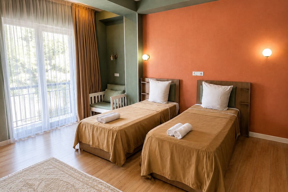 Habitación triple estándar, vistas a la montaña | Escritorio, espacio para trabajar con un portátil, wifi gratis