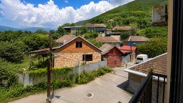 Standard Triple Room, Mountain View | Property grounds