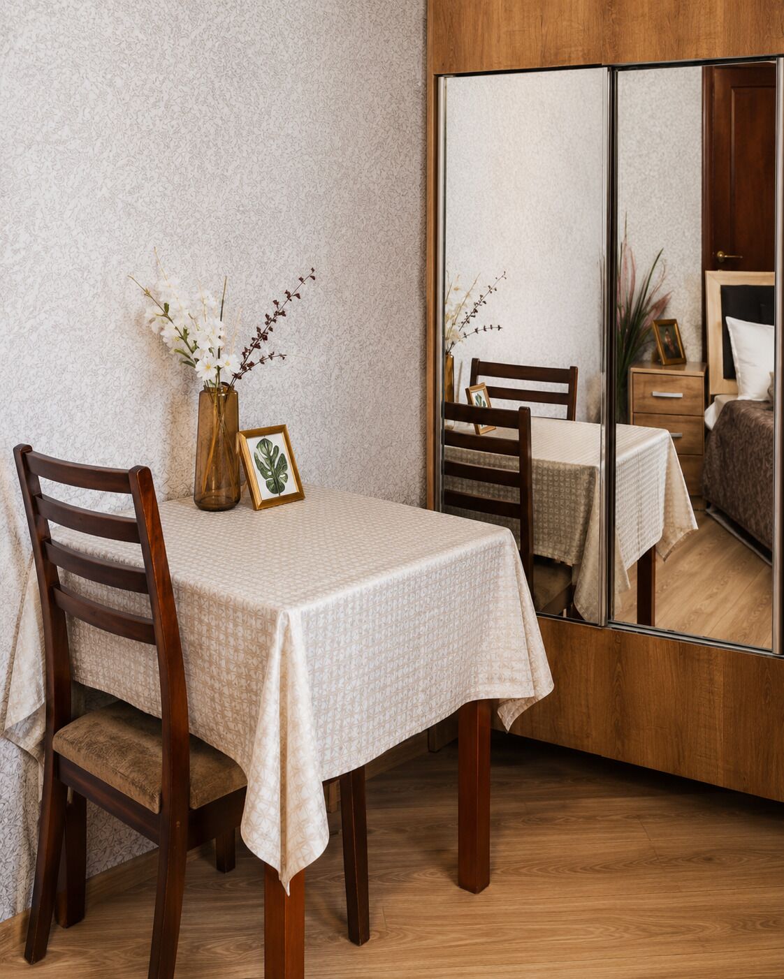Family Quadruple Room, Shared Bathroom, Courtyard View | Dining