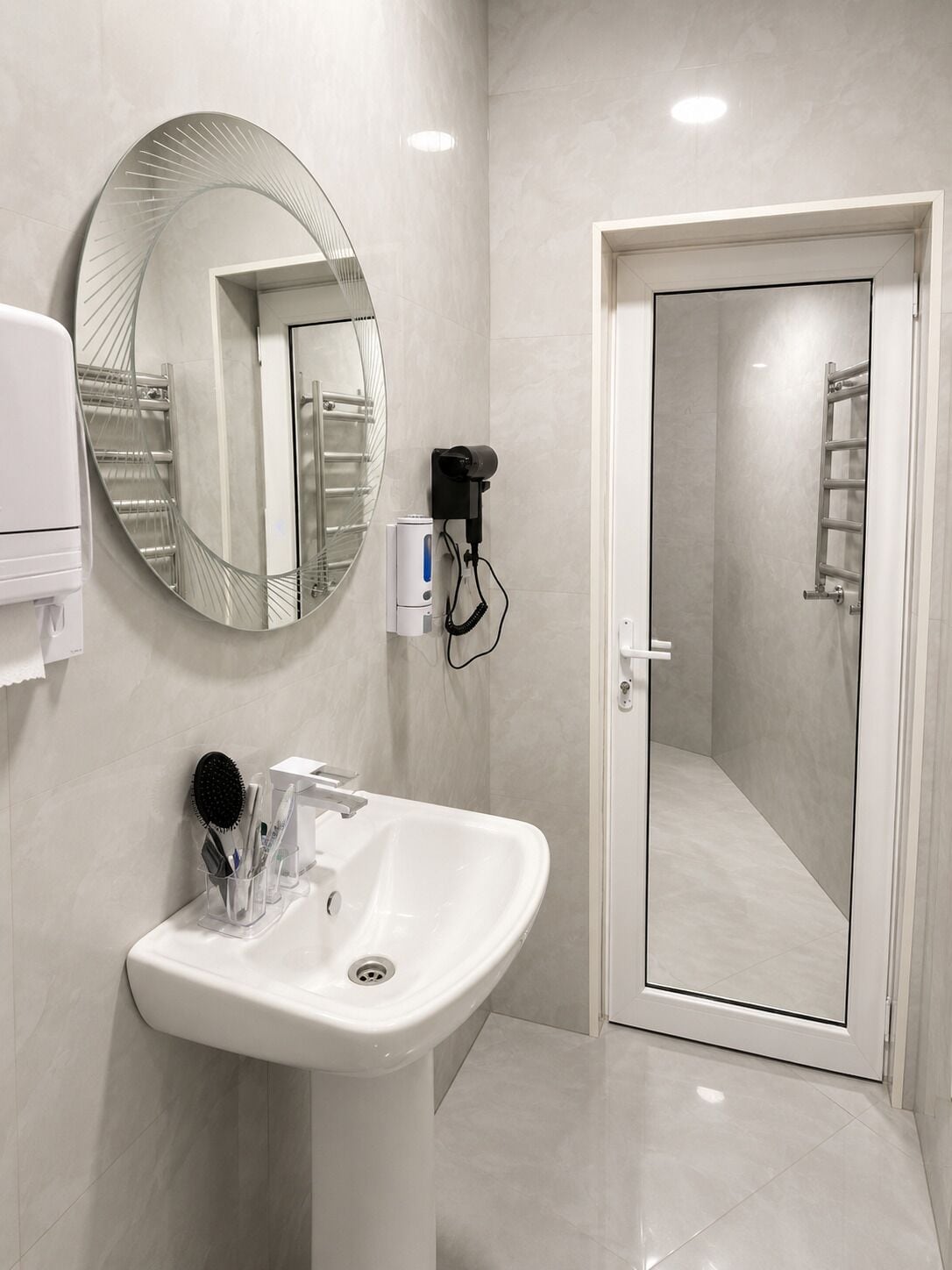 Deluxe Triple Room, Garden View | Bathroom | Free toiletries, hair dryer, towels, soap