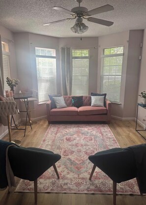 Living area - Spacious 3-bedroom townhome in charming Rex Near Atlanta (Rex)