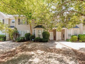 Exterior - Spacious 3-bedroom townhome in charming Rex Near Atlanta (Rex)