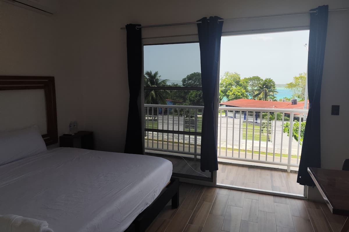 Habitación Confort, vista al patio | Wifi gratis