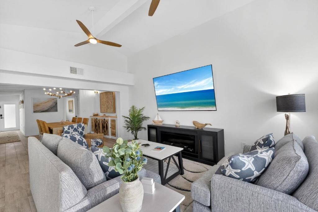 Family House, Patio | Living area