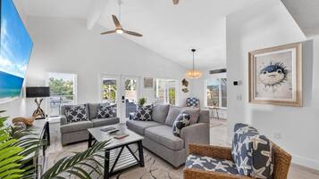 Family House, Patio | Living area
