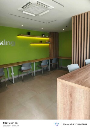 Comfort Studio, Balcony, Lake View | Dining - MODERNA APARTA-SUITE CON VISTA AL LAGO (cartagena)
