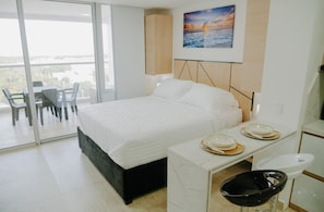 Comfort Studio, Balcony, Lake View | Desk, iron/ironing board, free WiFi - MODERNA APARTA-SUITE CON VISTA AL LAGO (cartagena)