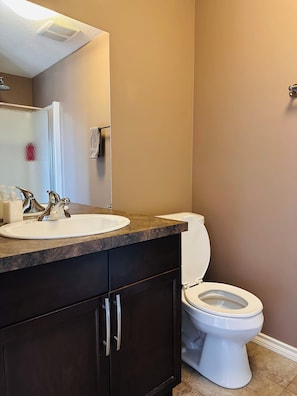 Bathroom - Modern Duplex with 3 bedroom (Dawson Creek)