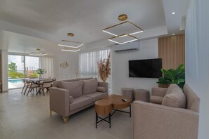 TV - Bright 3BR Villa with Private Pool in Punta Cana By Vistacana (Punta Cana)