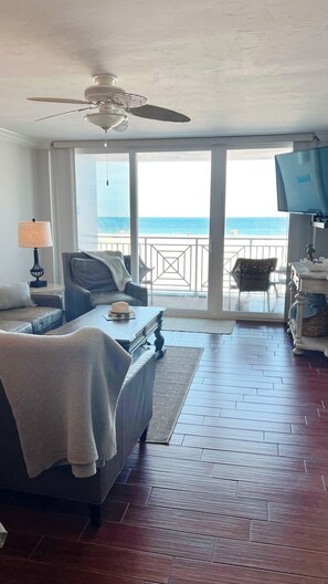 Smart TV - Little Bit of Paradise, Direct Beachfront, Stunning Sunsets, Sleeps 6 (Clearwater)