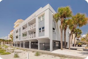 Exterior - Little Bit of Paradise, Direct Beachfront, Stunning Sunsets, Sleeps 6 (Clearwater)