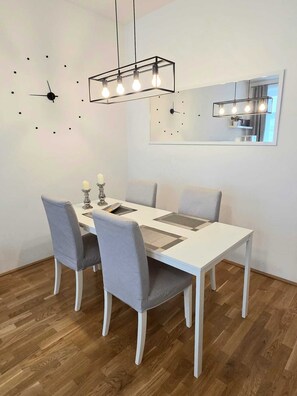 Dining - Vrbo Property (Wien)
