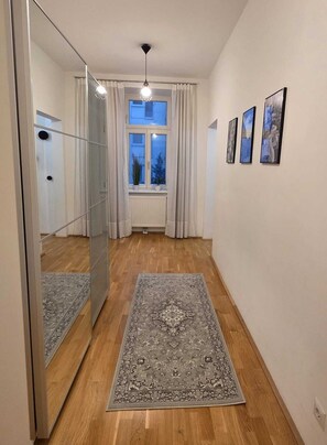 Interior - Schönbrunn Apartment - Spacious and Tastefully Decorated, Close to the City Center (Wien)