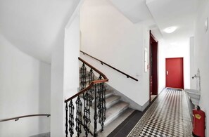 Interior - Schönbrunn Apartment - Spacious and Tastefully Decorated, Close to the City Center (Wien)