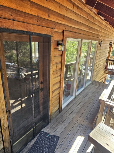 Luxury 1-bedroom lodge in delightful Running Springs with AC