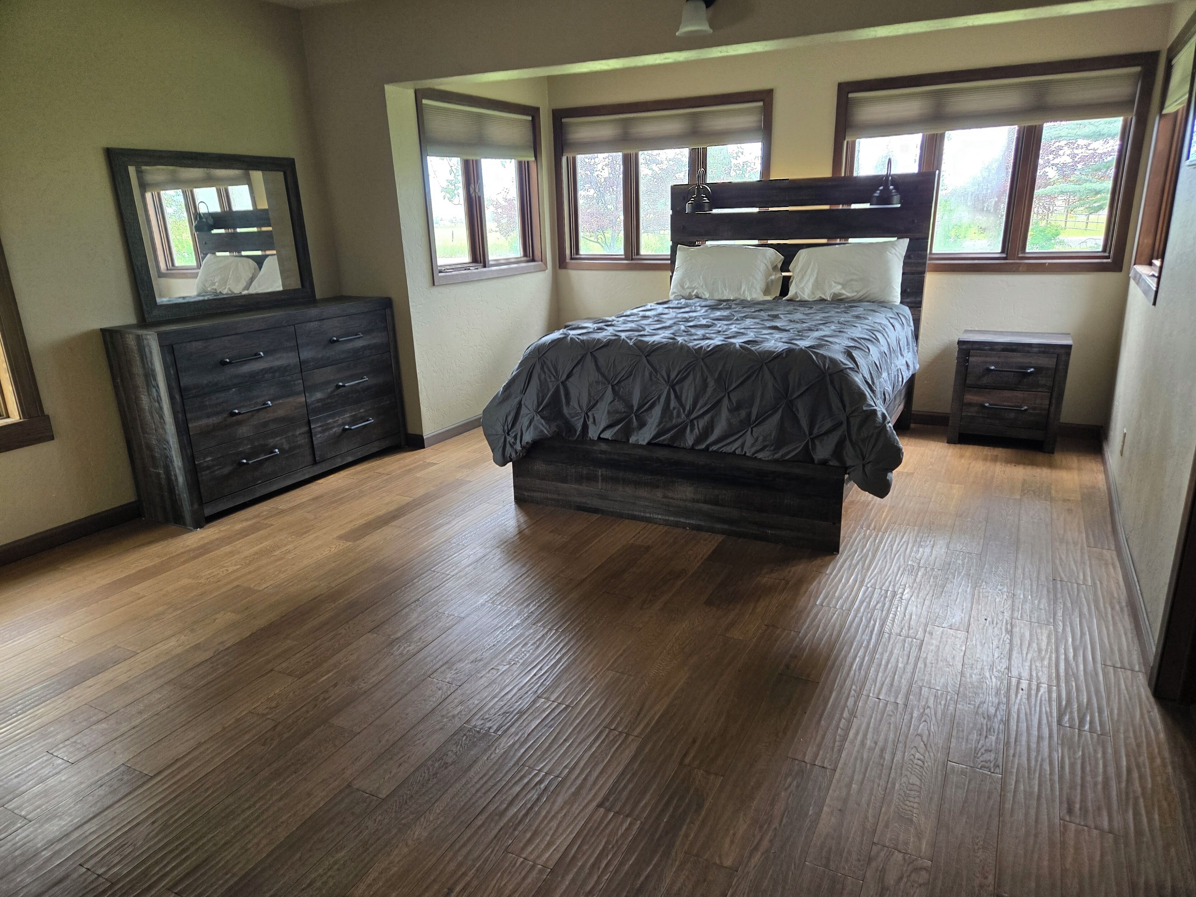 5 bedrooms, WiFi, bed sheets