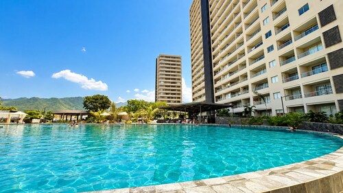 Exclusive oceanfront family apartment