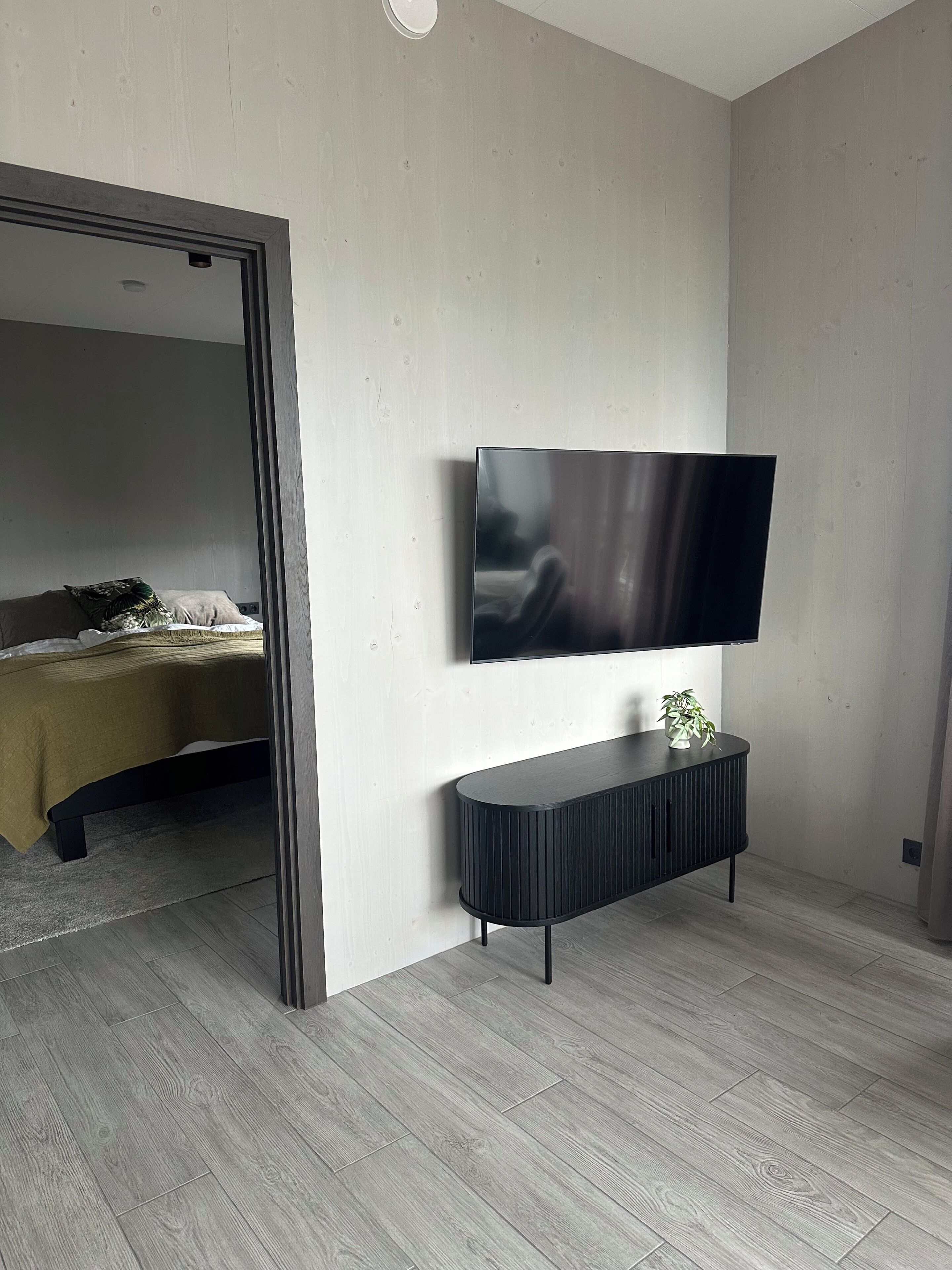 3 bedrooms, iron/ironing board, travel cot, WiFi