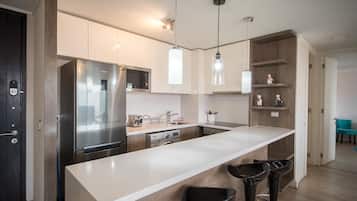 Family Apartment, Balcony, City View | Private kitchen