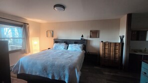 Internet, bed sheets - Delightful 2-bedroom cabin in charming Zionville awaits you. (Zionville)