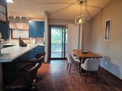 Private Riverfront Acreage / Hunt, Fish & Unwind