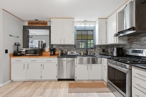 Private kitchen - 3-bedroom house in NW Gainesville 30-40 minutes to springs, 15 minutes - UF! (Gainesville)