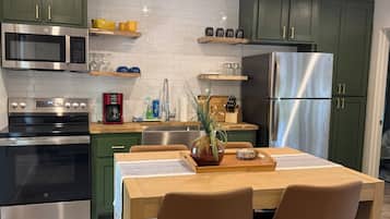 Coffee/tea maker, fridge, microwave, oven