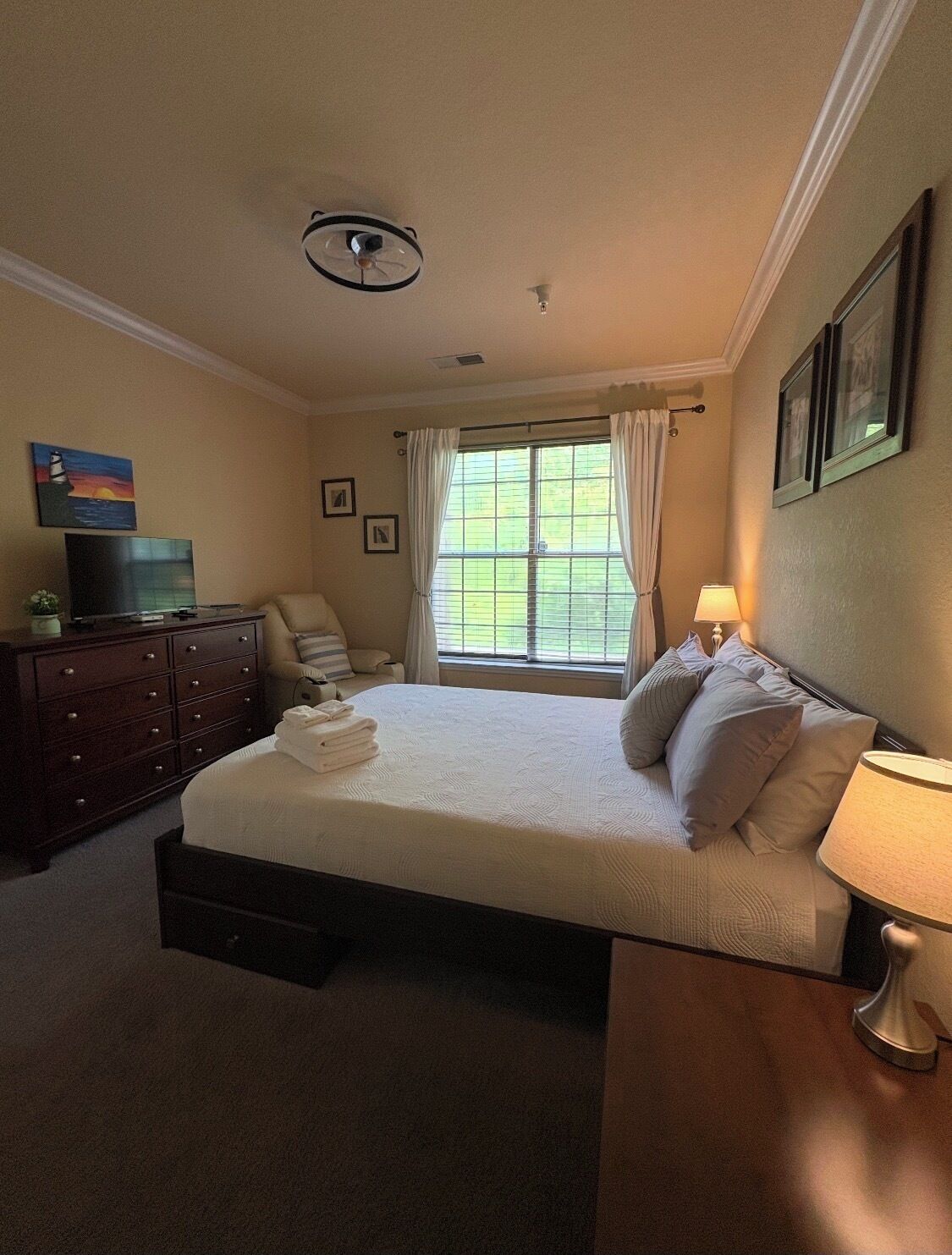 2 bedrooms, iron/ironing board, WiFi, bed sheets