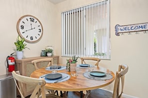 Dining - The Little Sea-cret in Jupiter Bay, Walk To Beach And Dining (Jupiter)