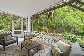 Terrace/patio - The Little Sea-cret in Jupiter Bay, Walk To Beach And Dining (Jupiter)