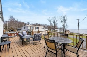 Outdoor dining - Lakefront Retreat w/ Pool & Stunning Views (Constantia)
