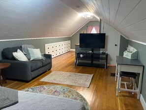 3 bedrooms, iron/ironing board - Pinehaven - Comfy Modern Stay Near Mid-Ohio & Downtown Mansfield (Mansfield)