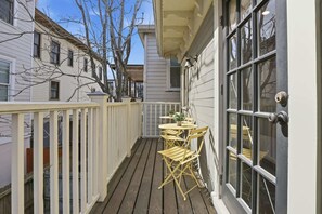 Outdoor dining - Charming Savannah Getaway | Hot Tub | Firepit (Savannah)