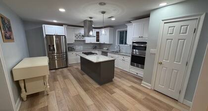 3-Bedroom Retreat Near‑the‑Square