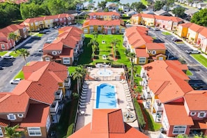 Exterior - 3BR Resort Townhouse Near Disney | Pool & Lake (Kissimmee)