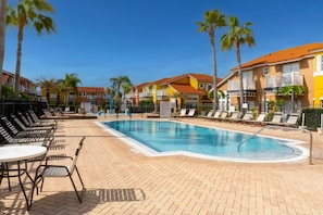 Outdoor pool - 3BR Resort Townhouse Near Disney | Pool & Lake (Kissimmee)