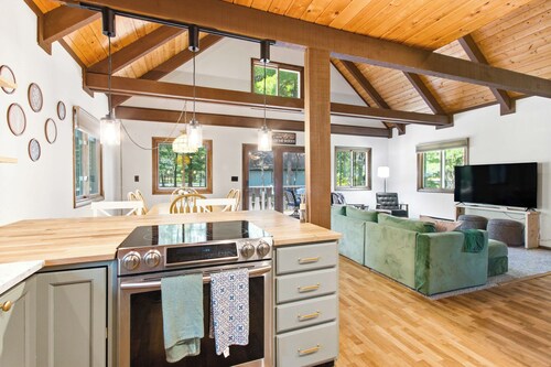 Cozy 3BR Chalet Golf Course View