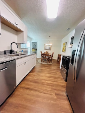 Fridge, microwave, oven, stovetop - Southern Belle! (Knoxville)