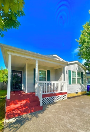 Exterior - Southern Belle! (Knoxville)