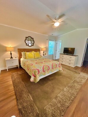 3 bedrooms, iron/ironing board, WiFi, bed sheets - Southern Belle! (Knoxville)
