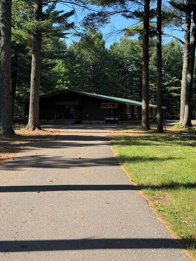 Clevelands clubhouse at Beaver Lodge